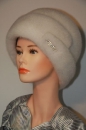 женская шапка из белой норки, головные уборы