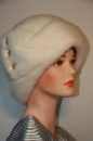 белая женская шапка из норки (женские головные уборы)