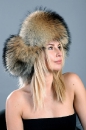 популярная модель женской шапки ушанки из лисы с поднятыми ушами