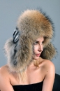 популярная модель женской шапки ушанки из меха лисы с опущенными ушами