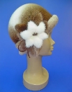 женская шляпа из норки с белым цветком сбоку, меховые шапки, головные уборы