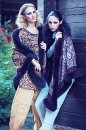 женщины в платках с отделкой из меха, меховая женская одежда старинный стиль